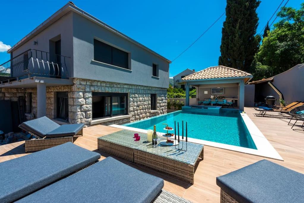 Vikor Villa *